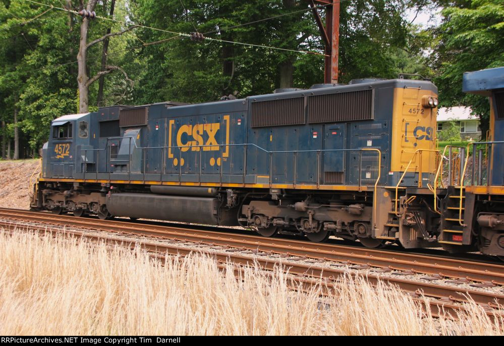 CSX 4572 posing for photos